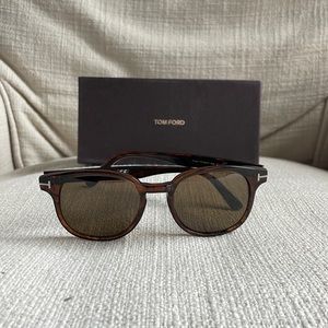 Tom Ford Wayfarer Sunglasses in classic brown